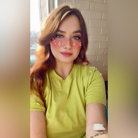 Meet your Poshtress ;) Leah Marie - Picture 6 of 17